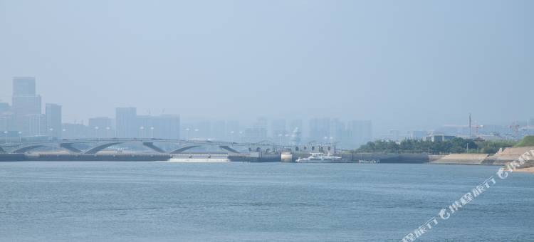 中豪海情假日酒店(日照灯塔风景区店)图片