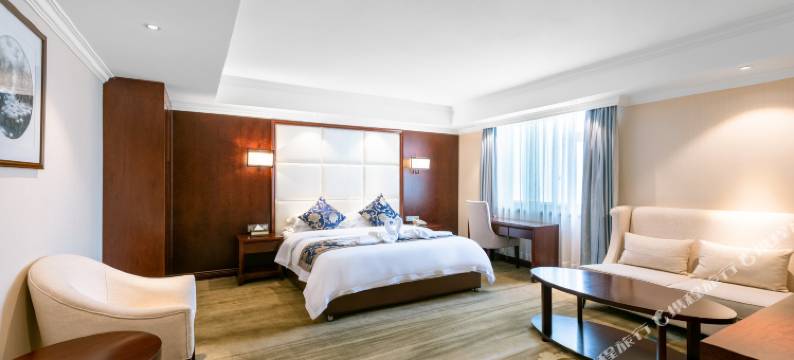 康定雪立方假日酒店图片