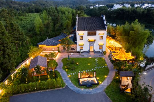 民宿头牌,位于婺源旅游东线北线中心位置,去篁岭,婺女州,石城等景区