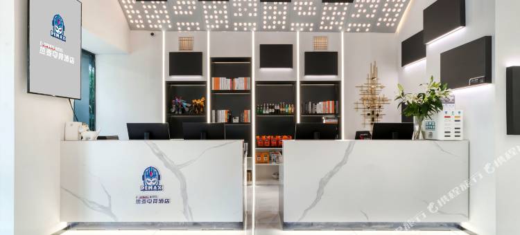 ReMAX热麦电竞酒店(宁波天一阁火车站店)图片