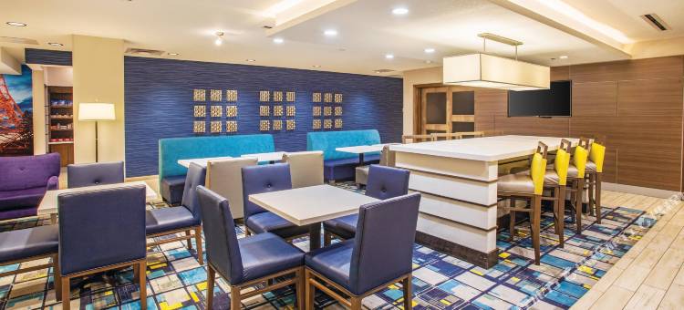 德卢斯拉昆塔温德姆套房酒店(La Quinta Inn & Suites by Wyndham Duluth)图片