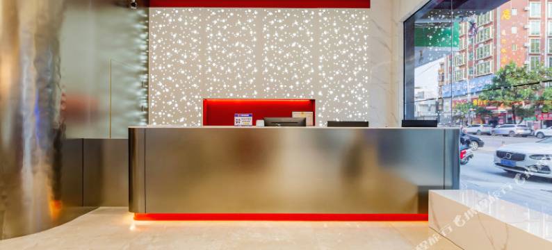 云上艺术酒店(化州火车站店)图片