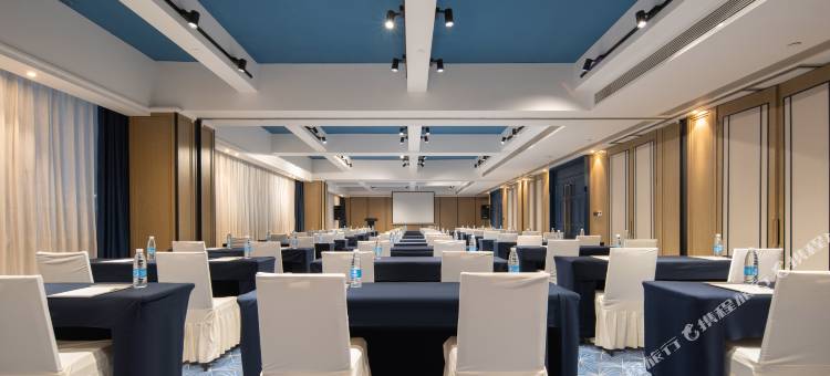 雨荷书香世家酒店(济南西站国际会展中心店)图片