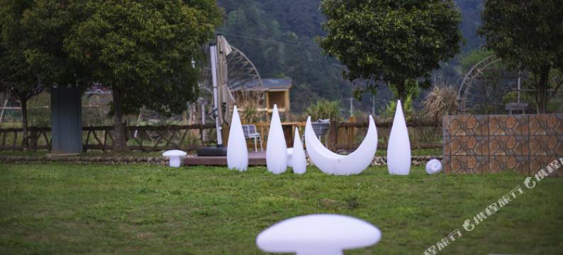 卜拉·丹江田居图片