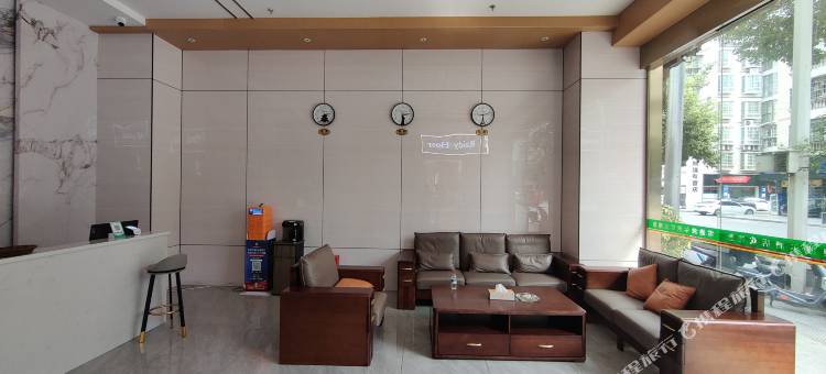 沿河雷迪波尔酒店图片