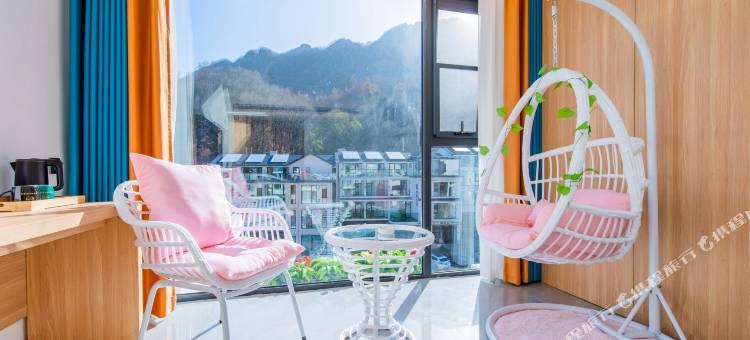 云上四季酒店(老君山景区中灵索道店)图片
