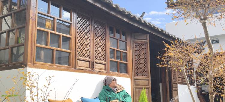 瓦顶观雪山度假客栈图片