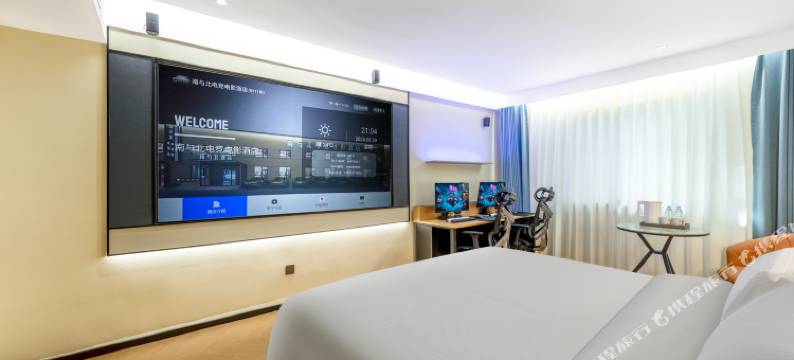 南与北电竞酒店(天津南开大悦城海光寺地铁站店)图片