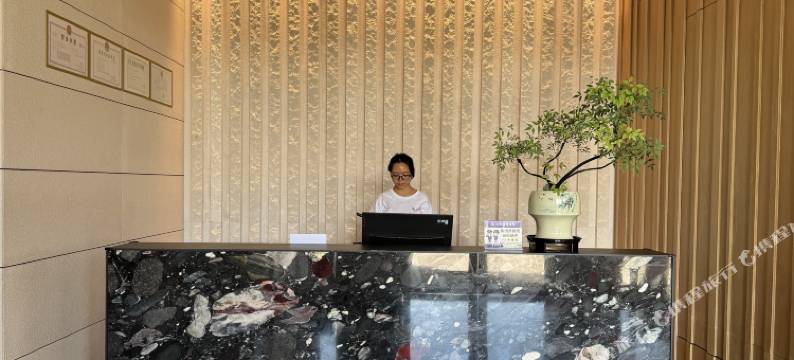 芃谷小镇圣莎拉酒店图片