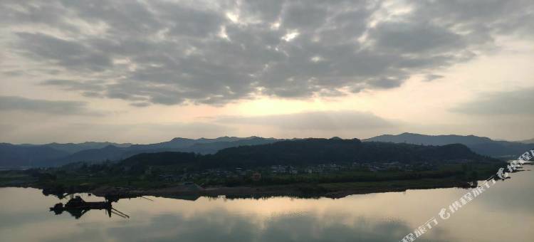阆中拾光青年客栈图片