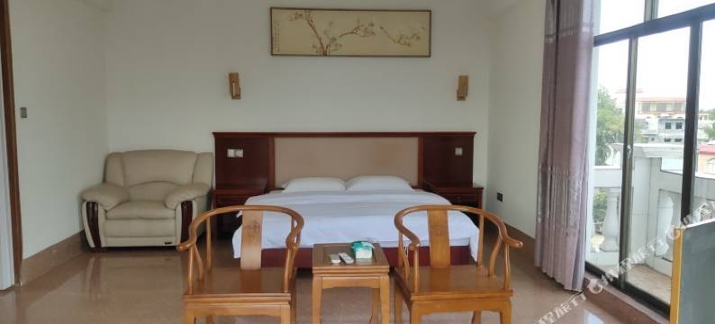 东兴火凤凰酒店(万尾金滩店)图片