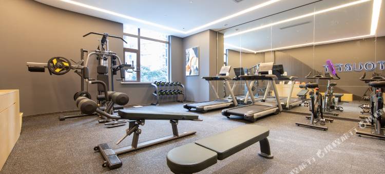 重庆江北机场回兴轻轨站亚朵酒店图片