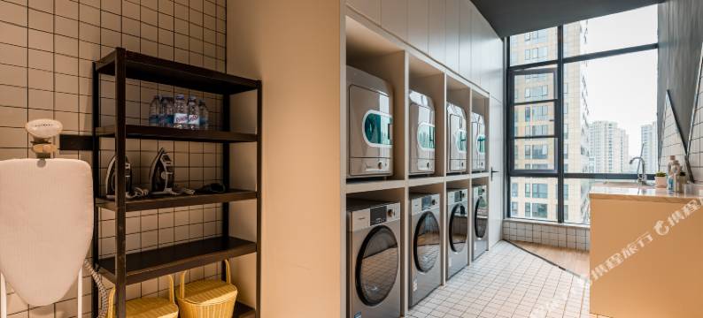 杭州西湖科技园池华街亚朵酒店图片