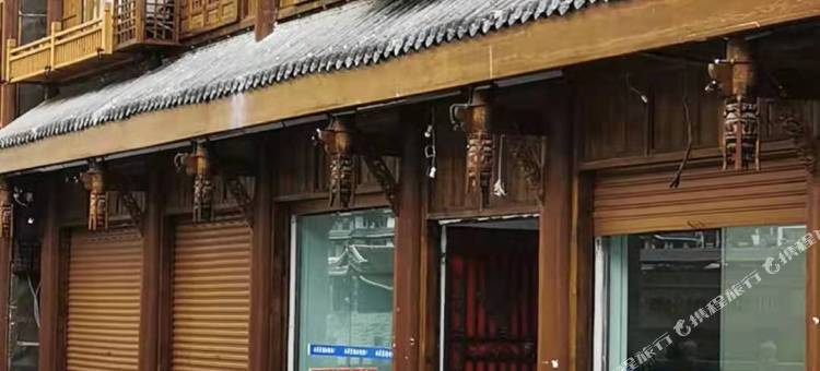 泸定西岸宾馆图片