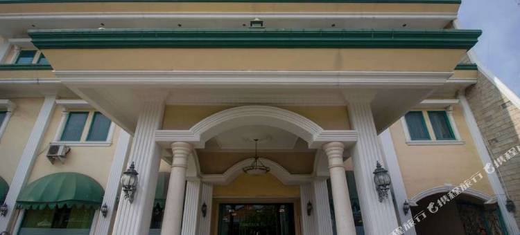 阿伦阿伦井里汶贾斯克桑站附近瑞德多兹普拉斯酒店(Permata Hijau)图片