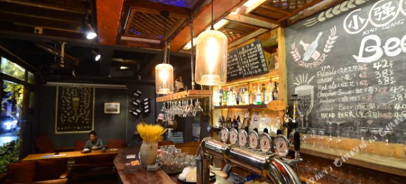 大理古城小强精酿主题民宿图片