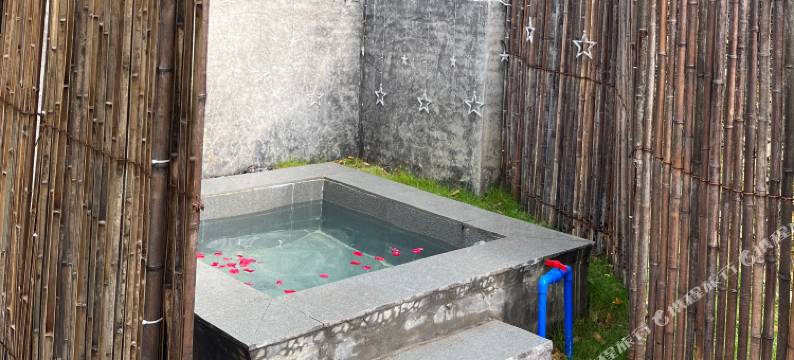 佛冈觅溪溪里露营地图片