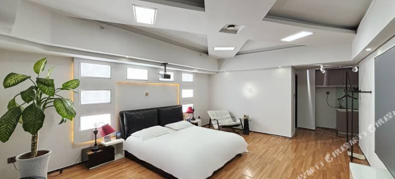 M设计师观影民宿(银川金凤万达广场店)图片