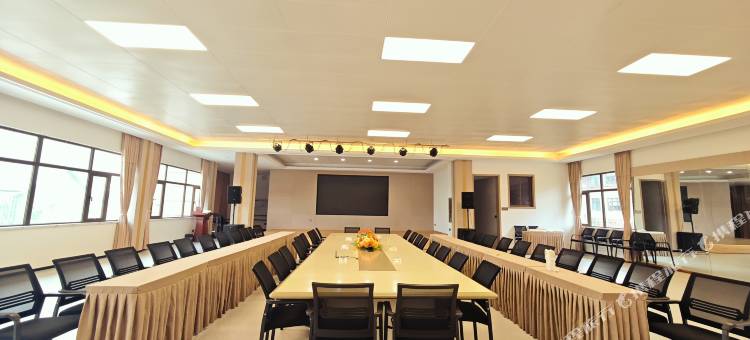 大方花间温泉假日酒店图片