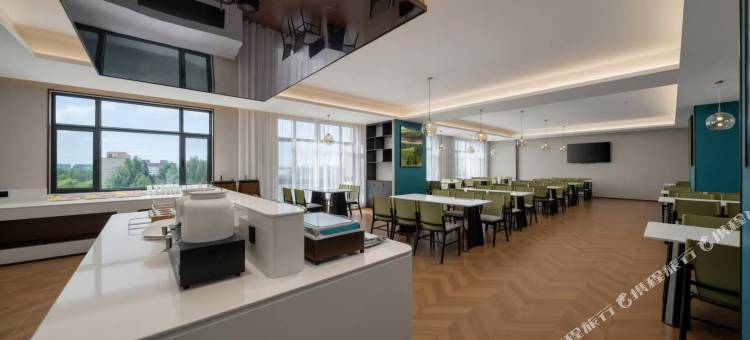 金岸澜庭酒店(福海站乌伦古湖公园店)图片