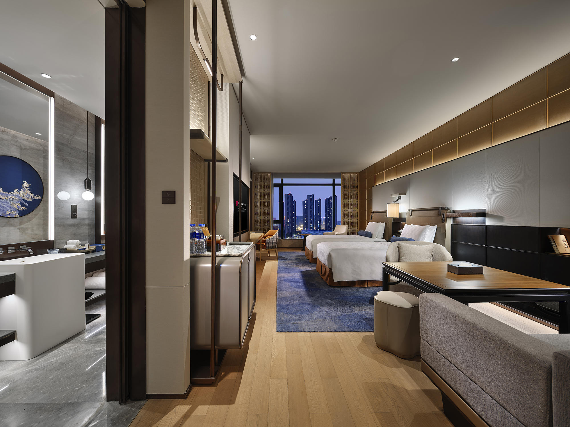 HUALUXE Nanjing Yangtze RiverOver view