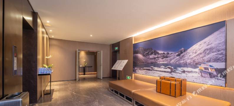 兰顿Q酒店(红河哈尼族彝族自治州建水小火车紫陶街店)图片