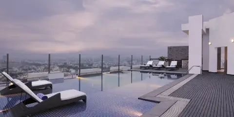 古爾岡巴尼廣場希爾頓逸林酒店