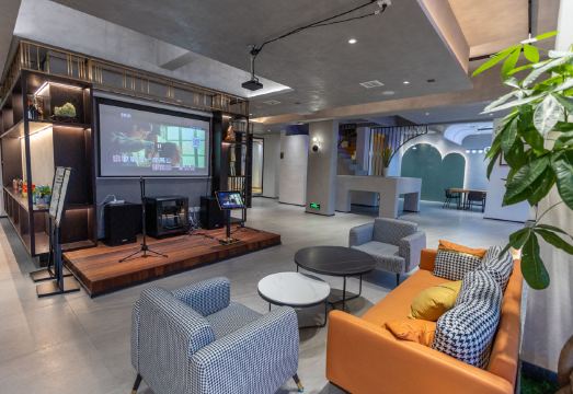 Hiking B&BHotel Overview