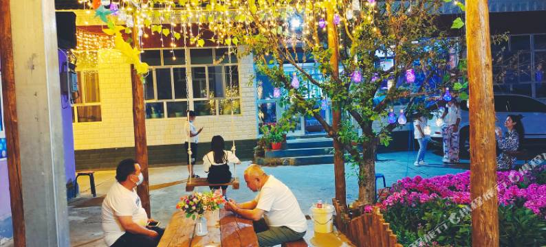 那拉提美情缘客栈图片