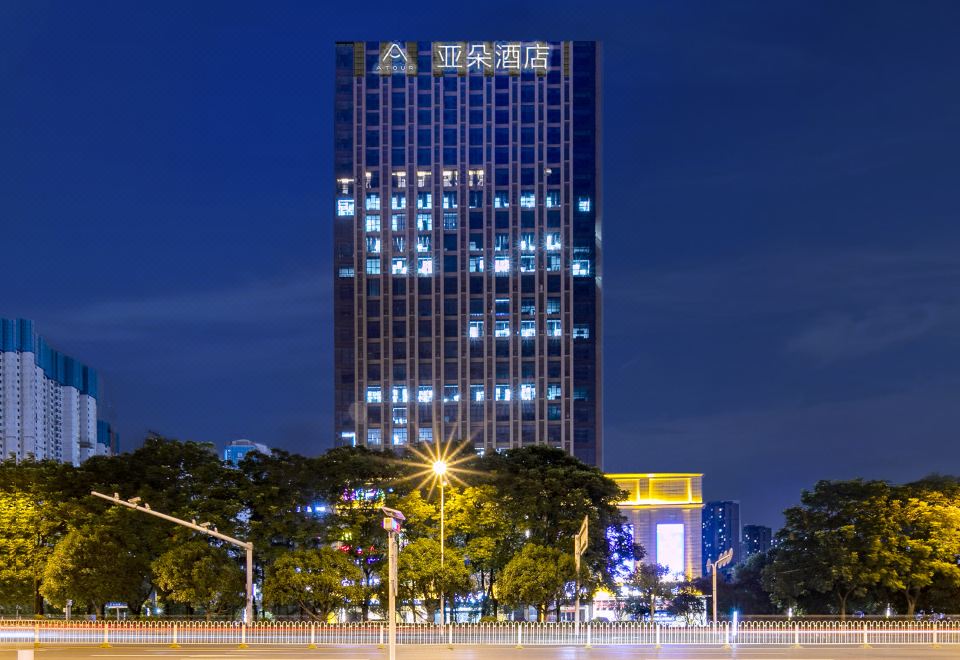 武汉关山大道光谷软件园亚朵酒店外景图