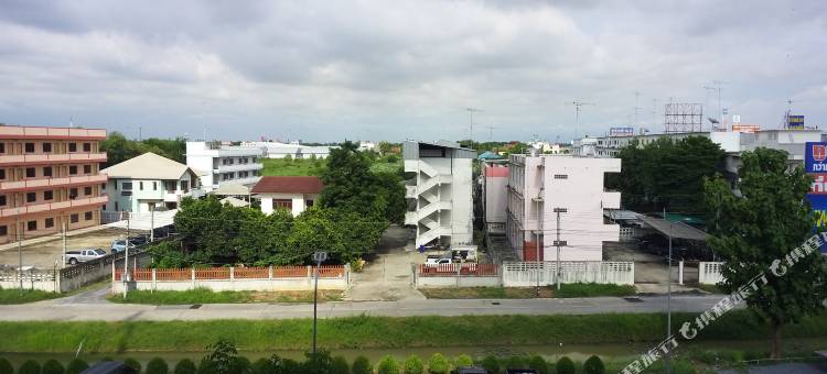 苏攀武里酒店(Songphanburi Hotel)图片