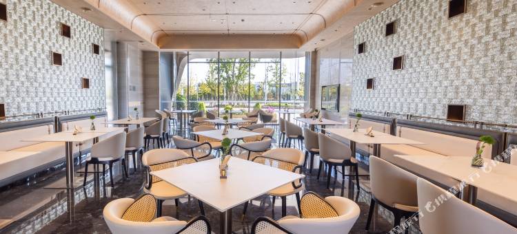 荆州火车站武德路亚朵酒店图片