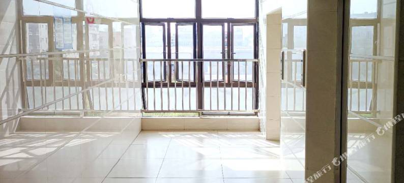 鑫联精品公寓(东莞石排汽车站店)图片