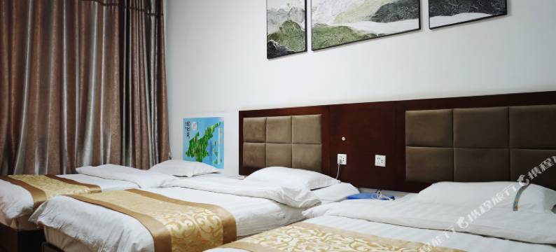 左贡万泰假日酒店图片