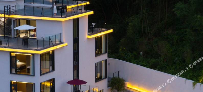 凤凰边城山野度假民宿(凤凰古城南华山森林公园店)图片