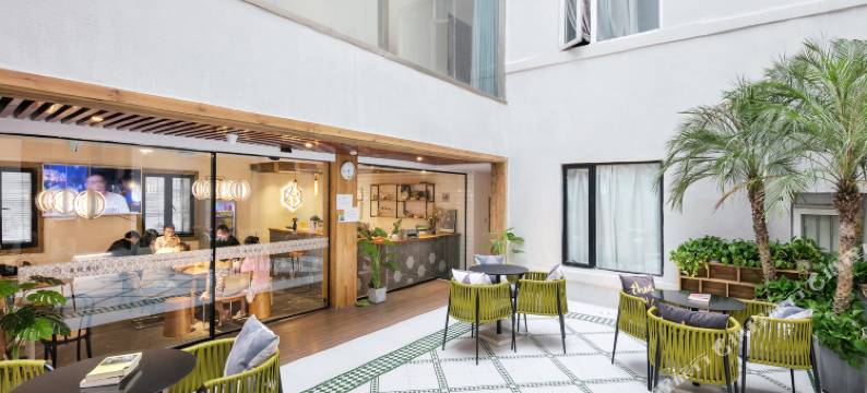 登巴客栈(上海长寿路店)图片