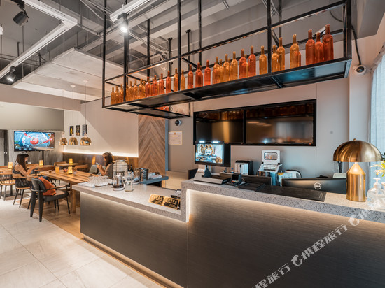 悦栖酒店(上海虹桥机场动物园地铁站店)