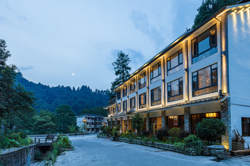 Fanjing Mountain Dianzui Pavilion HomestayOver view