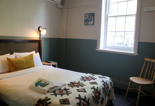 Darlo Bar Darlinghurst Hotel Overview