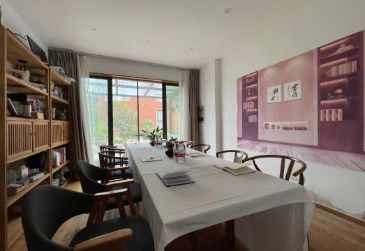 Vine Villa Hotel Overview