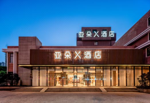 上海中环百联铜川路地铁站亚朵X酒店外景图