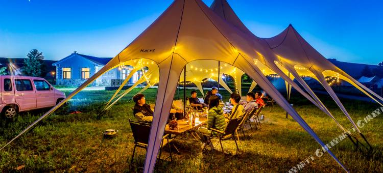 乌兰布统草原乌兰野宿图片