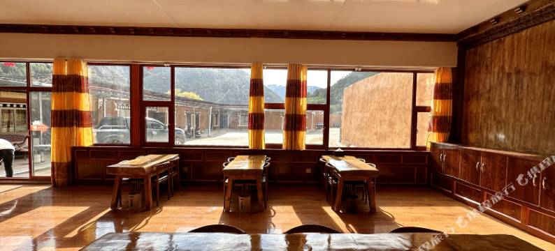 雅江拾金民宿图片