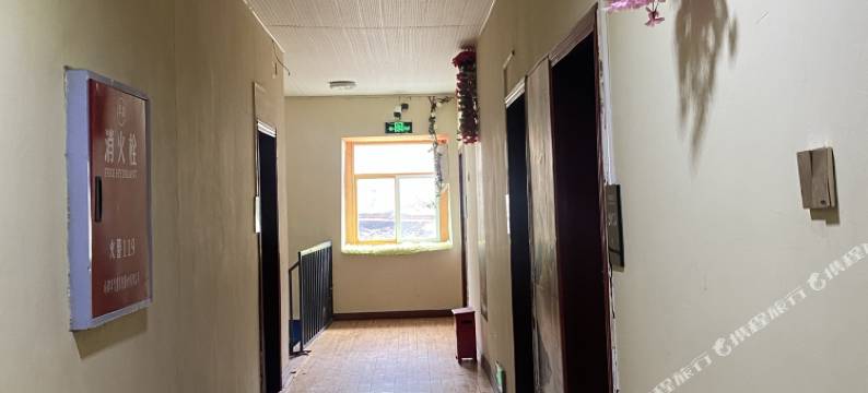 布觉精品民宿(稻城亚景区游客中心店)图片