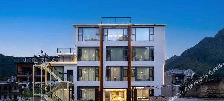 花筑·雨果山隐 | 泳池庭院·观景度假美宿(月亮湾景区店)图片