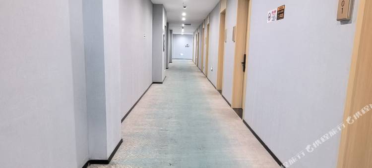 大神电竞酒店(外高桥荷兰风情小镇店)图片
