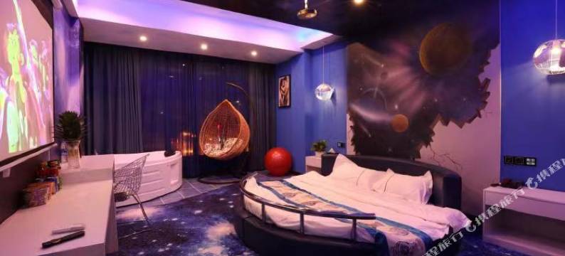 凡客电竞主题宾馆(昆山玉山广场地铁站店)图片