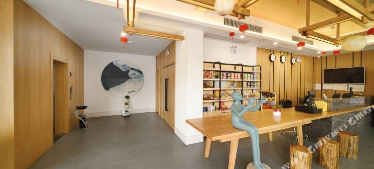 见景电影酒店(岳阳美食街店)图片