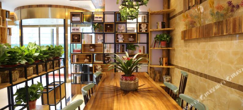 句容水月清华酒店(宁杭路崇明地铁站店)图片