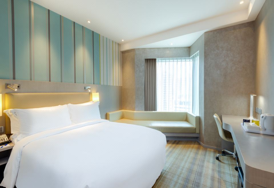 Holiday Inn Express Hong Kong SohoHotel Overview